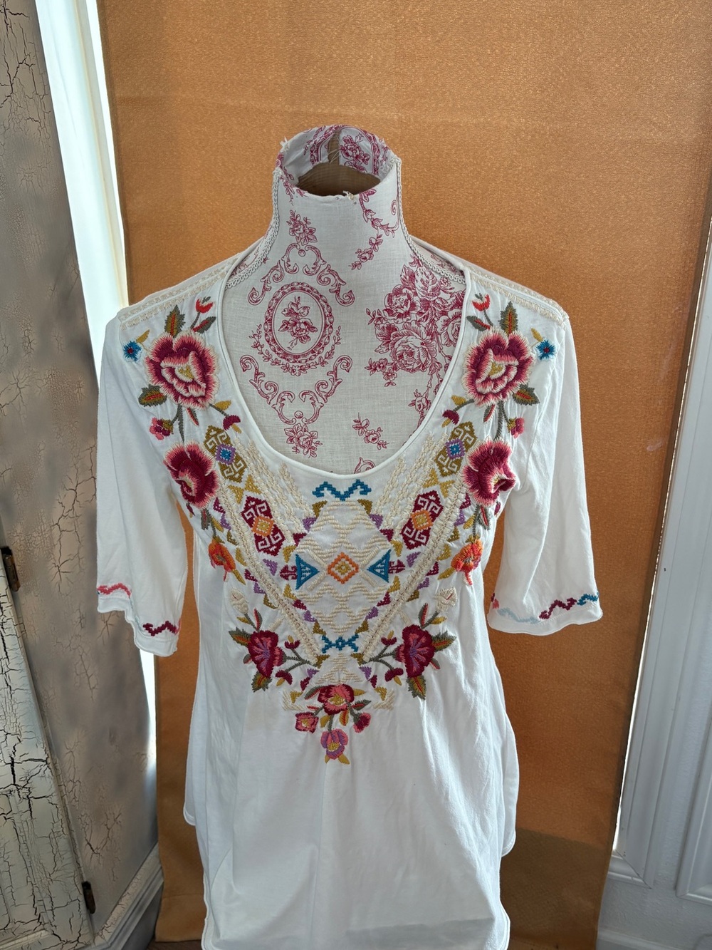 Johnny Was JWLA Embroidered Scoop-Neck Boho A-line Peasant Top Size S Relaxed